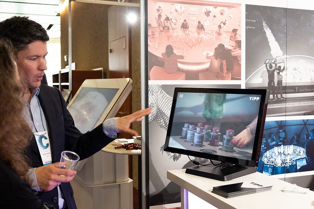 Each year, about 10 sponsors and 60+ exhibitors present their services and products in the Business Bistro trade fair area.